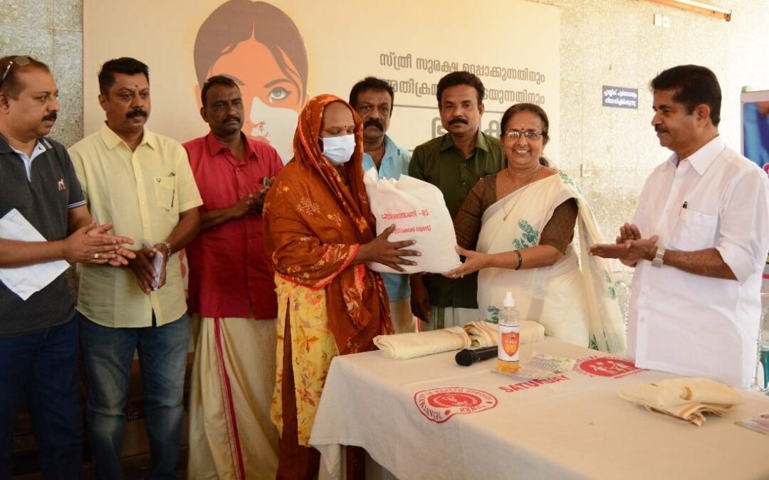 പാലിയേറ്റീവ് രോഗികൾക്ക് ഓണസമ്മാനങ്ങൾ വിതരണം ചെയ്തു