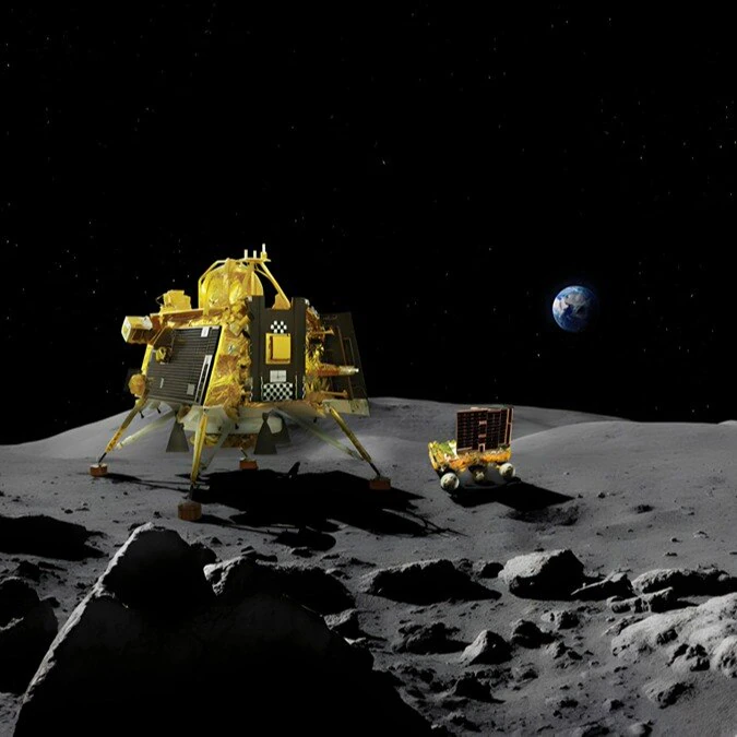 ‘മഹത്തായ ശാസ്ത്രനേട്ടം, ഐഎസ്ആര്‍ഒ കൈയടി അര്‍ഹിക്കുന്നു’; ചന്ദ്രയാന്‍ വിജയത്തില്‍ വൈകി പ്രതികരിച്ച് പാകിസ്ഥാന്‍