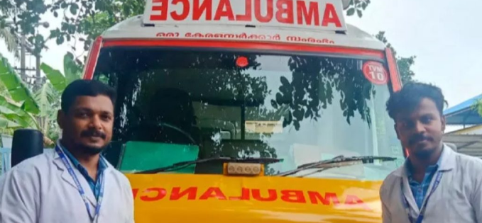 വീ​ട്ടി​ൽ പ്ര​സ​വി​ച്ച യു​വ​തി​ക്കും കു​ഞ്ഞി​നും ര​ക്ഷ​ക​രാ​യി ക​നി​വ് 108 ആം​ബു​ല​ൻ​സ് ജീ​വ​ന​ക്കാ​ർ