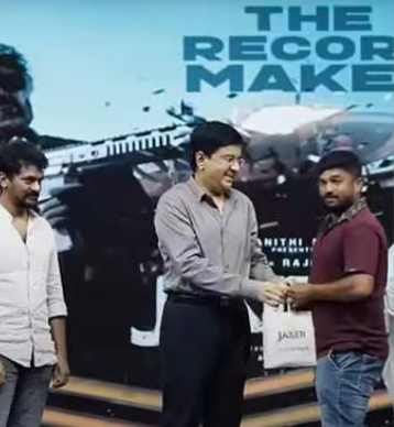 ജയിലർ ബംമ്പർ ഹിറ്റ്, 300 അണിയറ പ്രവർത്തകർക്ക് സ്വർണ നാണയം സമ്മാനിച്ച് കലാനിധി മാരൻ