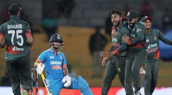 ഇന്ത്യയെ വീഴ്ത്തി ത്രില്ലർ ജയവുമായി ബം​ഗ്ലാദേശിന്റെ മടക്കം; അക്ഷറിന്റെ പ്രത്യാക്രമണം എല്ലാം പാഴായി