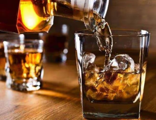 ഇനി 2,500 രൂപയിൽ താഴെ വിദേശ ബ്രാൻഡ് കിട്ടില്ല; വിദേശ നിർമിത വിദേശമദ്യത്തിന്റെ വില ഉയരും