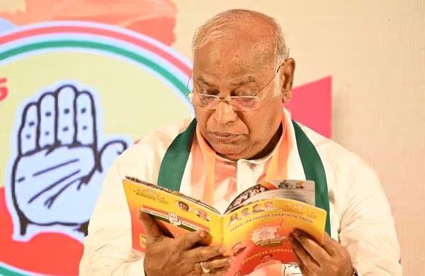 പുനഃസംഘടിപ്പിച്ച കോണ്‍ഗ്രസ് പ്രവര്‍ത്തകസമിതിയുടെ ആദ്യ യോഗം ഈ മാസം 16 ന് ഹൈദരാബാദില്‍