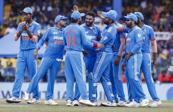 പത്ത് വിക്കറ്റ് ജയം, ലങ്കയെ എറിഞ്ഞു വീഴ്ത്തി ഏഷ്യാ കപ്പ് സ്വന്തമാക്കി ടീം ഇന്ത്യ