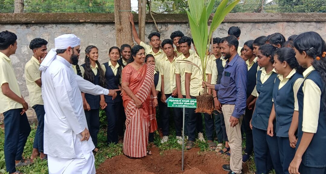 ആലംകോട് ദാറുൽ ഇർഷാദ് പത്താം വാർഷികാഘോഷം പത്ത് പ്രമുഖ വിദ്യാഭ്യാസ സ്ഥാപനങ്ങളിൽ കേരവൃക്ഷത്തൈ നട്ടു