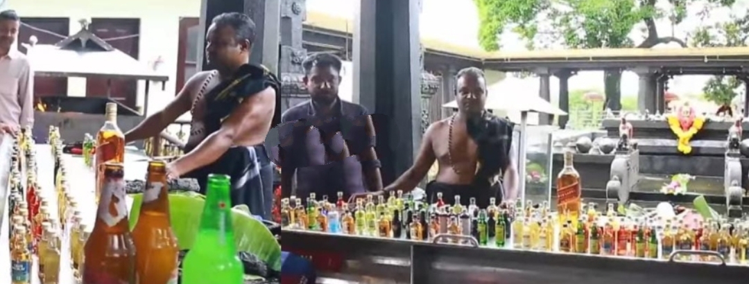വിവിധ ബ്രാൻഡുകളിലുള്ള മദ്യം കാണിക്കയർപ്പിച്ച് ഭക്തൻ;  ഭക്തർക്ക് സൗജന്യമായി വിതരണം ചെയ്യും