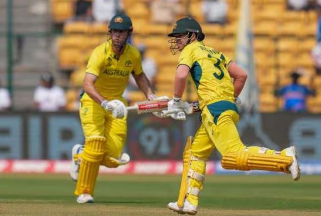 പാക് ബൗളിങിനെ തല്ലി പതം വരുത്തി ഓസീസ് ഓപ്പണര്‍മാര്‍