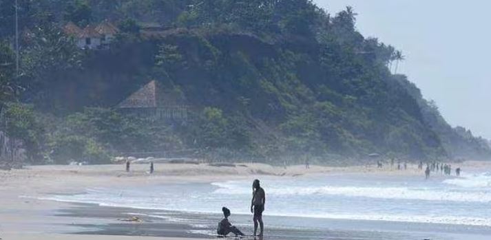 തിരുവനന്തപുരത്ത് നിയന്ത്രണങ്ങൾ കടുപ്പിച്ചു; ബീച്ചുകളിലേക്കുള്ള പ്രവേശനം നിരോധിച്ചു