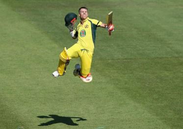 ഏകദിന ലോകകപ്പ് റൺ വേട്ടയിൽ കോലിയെ പിന്നിലാക്കി വാർണർ