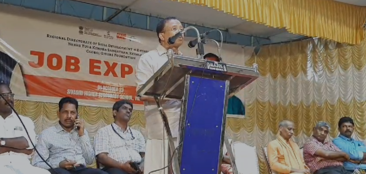 തൊഴിൽമേള ഉദ്ഘാടനം ചെയ്ത് കേന്ദ്രമന്ത്രി വി.മുരളീധരൻ