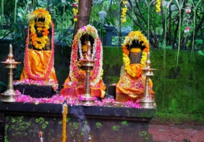ആറ്റിങ്ങൽ കരിച്ചിയിൽ തുമ്പിക്കോട്ടുകോണം മാടൻനട ദേവീക്ഷേത്രത്തിലെ ആയില്യം ഊട്ട് തിങ്കളാഴ്ച