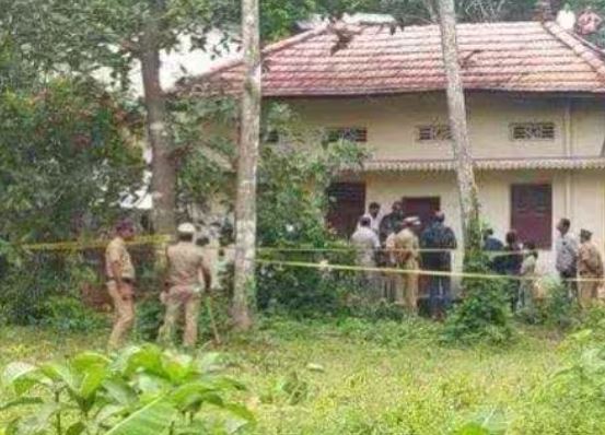 കേരളത്തെ നടുക്കിയ നരബലിക്ക് ഒരാണ്ട്: കാടുകയറി ഇലന്തൂരിലെ വീട്, കാണാനെത്തുന്നത് നിരവധിപേർ