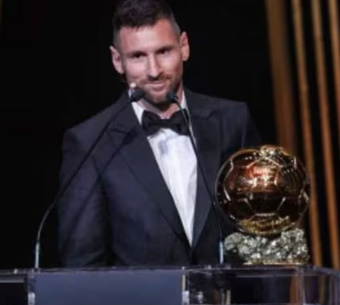 ലോക ഫുട്ബോളിലെ ‘എട്ടാം’ അത്ഭുതം; വീണ്ടും ബാലണ്‍ ദ് ഓറില്‍ മുത്തമിട്ട് മെസി