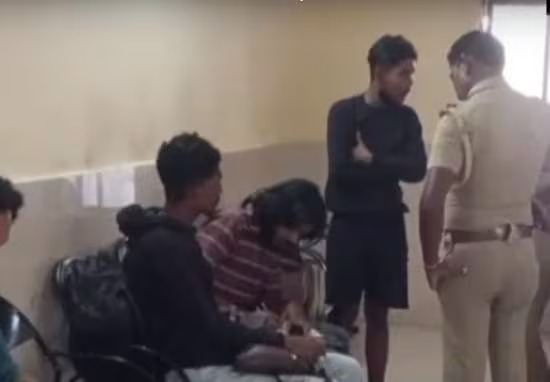 ട്രെയിനില്‍ കളിത്തോക്ക് ചൂണ്ടി ഭീഷണി; നാല് മലയാളി യുവാക്കള്‍ തമിഴ്‌നാട്ടില്‍ പിടിയില്‍