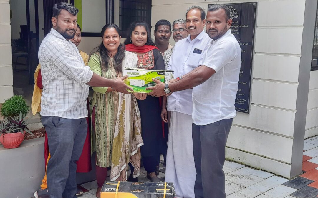 കരവാരം വില്ലേജ് ഓഫീസിലേക്ക് ഇൻവെർട്ടർ നൽകി പ്രവാസി വ്യവസായി
