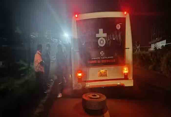 ശബരിമല ഡ്യൂട്ടിക്ക് ജീവനക്കാരുമായി പോയ ഫയര്‍ഫോഴ്‌സ് വാഹനത്തിന്റെ ടയറുകള്‍ ഊരിത്തെറിച്ചു