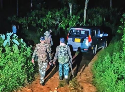 കണ്ണൂരില്‍ തണ്ടര്‍ബോള്‍ട്ട് – മാവോയിസ്റ്റ് ഏറ്റുമുട്ടല്‍; രണ്ട് പേര്‍ക്ക് വെടിയേറ്റതായി സംശയം; സ്ഥലത്ത് രക്തക്കറ; മൂന്ന് തോക്കുകള്‍ കണ്ടെടുത്തു