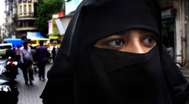 പരീക്ഷാ ഹാളില്‍ ശിരോവസ്ത്രത്തിനു വിലക്ക്; നിലപാട് മാറ്റി കര്‍ണാടക സര്‍ക്കാര്‍