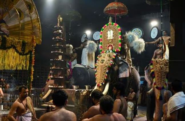 ഗുരുവായൂര്‍ ഏകാദശി വ്യാഴാഴ്ച; ദര്‍ശന ക്രമീകരണം, രാത്രി 12 മണി മുതല്‍ ദ്വാദശി പണം സമര്‍പ്പണം
