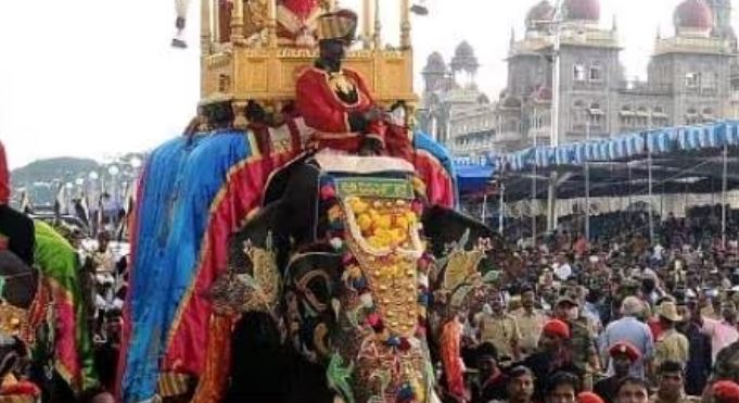 ആന എഴുന്നള്ളിപ്പിനടുത്ത് വെടിക്കെട്ട്  പാടില്ല; തലപ്പൊക്ക മത്സരത്തിന് വിലക്ക്