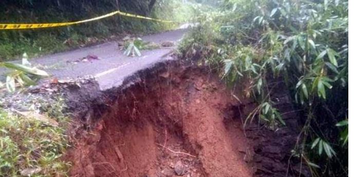 വാഴച്ചാൽ– മലക്കപ്പാറ റോഡിൽ ഇന്നു മുതൽ സമ്പൂർണ ​ഗതാ​ഗത നിരോധനം