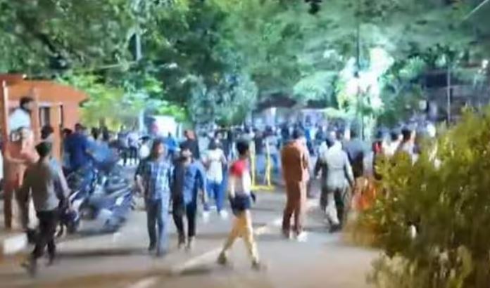 മാനവീയം വീഥിയിലെ നൈറ്റ് ലൈഫില്‍ വീണ്ടും സംഘര്‍ഷം; പൊലീസിന് നേര്‍ക്ക് കല്ലേറ്, സ്ത്രീയ്ക്ക് തലയ്ക്ക് പരിക്ക്