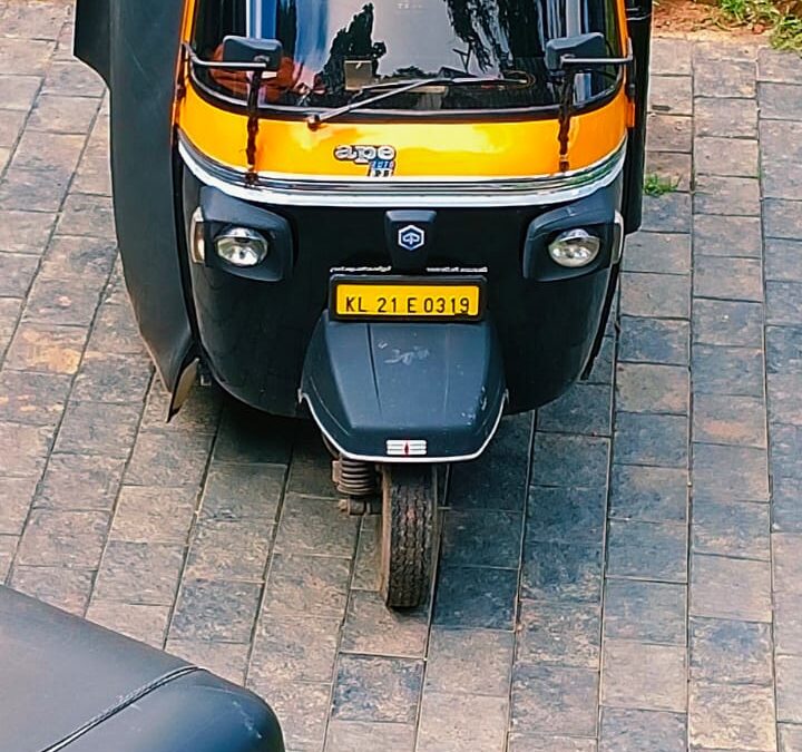 വലിയകുന്ന് ആശുപത്രി കോമ്പൗണ്ടിൽ നിന്നും ഓട്ടോ  മോഷണം പോയി