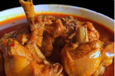 ചിക്കന്‍ കറി കുറഞ്ഞുപോയി, ഹോട്ടല്‍ ഉടമയെ വെട്ടിപ്പരിക്കേല്‍പ്പിച്ചു