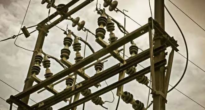 കുറഞ്ഞ നിരക്കില്‍ വൈദ്യുതി; റദ്ദാക്കിയ കരാറുകള്‍ പുനഃസ്ഥാപിക്കാന്‍ ഉത്തരവ്