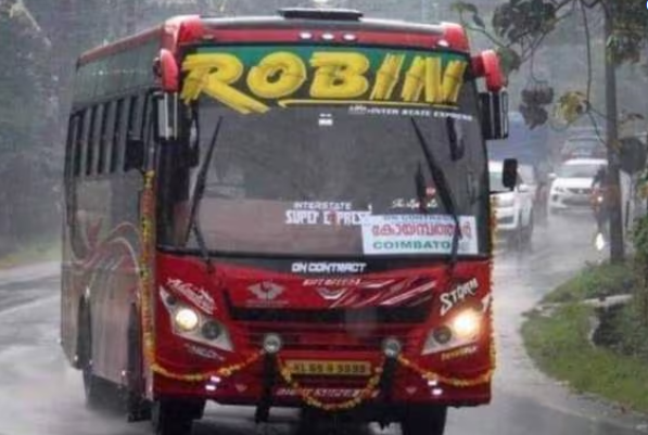 റോബിന്‍ ബസ് സര്‍വീസ് പുനഃരാരംഭിച്ചു; വഴിയില്‍ തടഞ്ഞ് മോട്ടോര്‍ വാഹന വകുപ്പ്