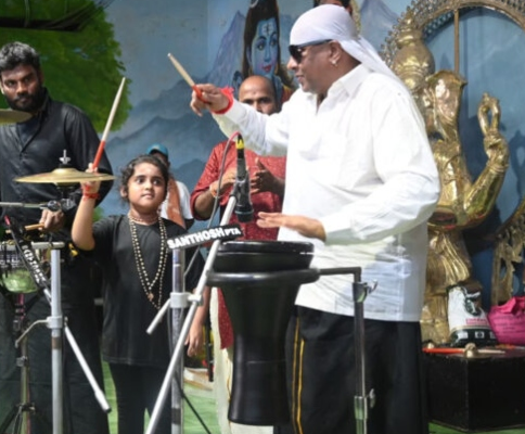 സന്നിധാനത്ത് ശിവമണി മുഴക്കം; പിറന്നാൾ ദിനത്തിൽ ശബരിമല ദർശനം നടത്തി ശിവമണി