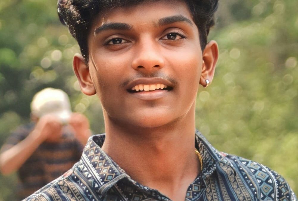 റവന്യു ജില്ലാ കലോത്സവത്തിൽ മോണോ ആക്ടിൽ തുടർച്ചയായി അഞ്ചാം തവണയും ഒന്നാം സ്ഥാനം നേടി ശിവജിത്ത് ശിവൻ