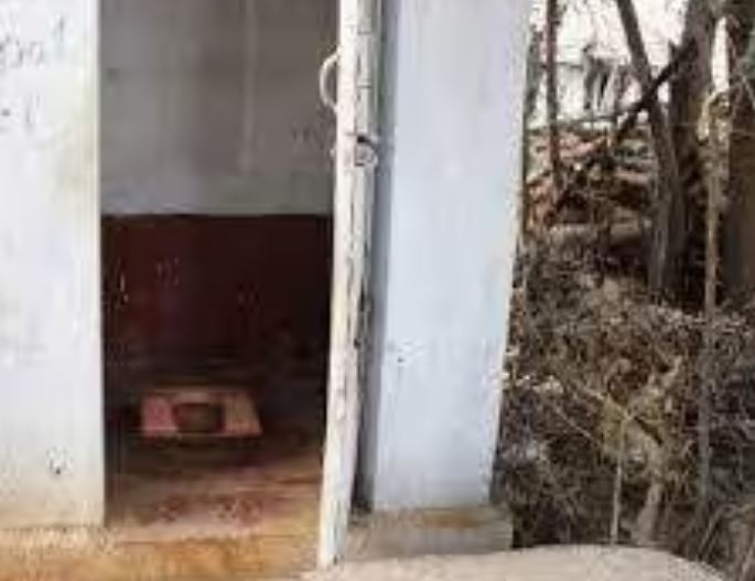 കോട്ടയം മെഡിക്കല്‍ കോളജിലെ ക്ലോസറ്റില്‍ യുവതിയുടെ കാലു കുടുങ്ങി; രക്ഷകരായി ഫയര്‍ഫോഴ്‌സ് സംഘം