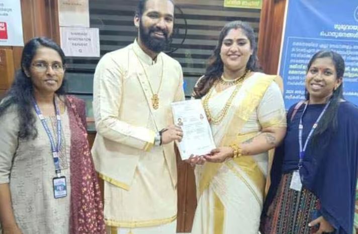 ഭാഗ്യക്കും ശ്രേയസിനും അരമണിക്കൂറിനകം വിവാഹ സര്‍ട്ടിഫിക്കറ്റ്; അപേക്ഷിക്കുന്നത് ആരെന്ന് നോക്കിയല്ല സര്‍ട്ടിഫിക്കറ്റ് ഇഷ്യൂ ചെയ്യുന്നത് : മന്ത്രി രാജേഷ്
