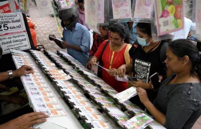 ക്രിസ്മസ് ബമ്പറില്‍ റെക്കോര്‍ഡ് വില്‍പ്പന; കാത്തിരിപ്പ് ഇനി ആറുദിവസം കൂടി, 20 കോടിയുടെ ഭാഗ്യശാലി ആരെന്ന് അറിയാം