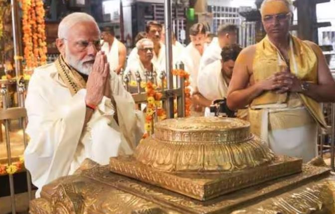 ഗസ്റ്റ് ഹൗസില്‍ മോദി കിടന്നുറങ്ങിയത് നിലത്ത്, കഴിച്ചത് കരിക്കിന്‍ വെള്ളം മാത്രം; അത്താഴത്തിന് പപ്പായയും പൈനാപ്പിളും