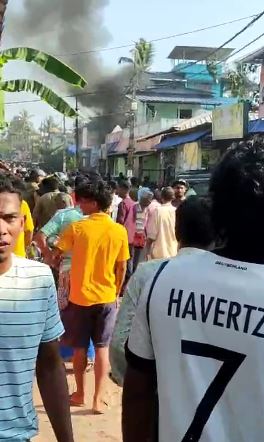 അഞ്ചുതെങ്ങിൽ വൻ തീപിടുത്തം: രണ്ടുപേർക്കു പൊള്ളലേറ്റു, രണ്ടോളം ഇരുചക്ര വാഹനങ്ങൾ കത്തിനശിച്ചു