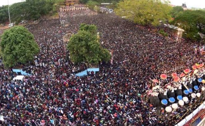 തൃശൂർ പൂരം; വടക്കുന്നാഥ ക്ഷേത്രത്തിൽ ചെരുപ്പിനു വിലക്കേർപ്പെടുത്തി ഹൈക്കോടതി