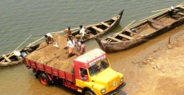 സംസ്ഥാനത്ത് നദികളിൽ നിന്നുള്ള മണൽവാരൽ പുനരാരംഭിക്കുന്നു
