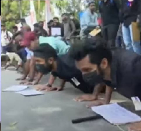 ഒഴിവുകളിൽ നിയമനം നടത്തുന്നില്ല; പുഷ് അപ് എടുത്ത് സിവിൽ പൊലീസ് ഉദ്യോഗാർത്ഥികളുടെ പ്രതിഷേധം