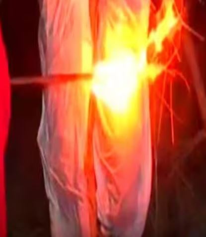 പപ്പാഞ്ഞി മാതൃകയിലുള്ള ഗവര്‍ണറുടെ കോലം കത്തിച്ചു; എസ്എഫ്‌ഐ സംസ്ഥാന പ്രസിഡന്റ് അടക്കം പത്ത് പേര്‍ക്കെതിരെ കേസ്