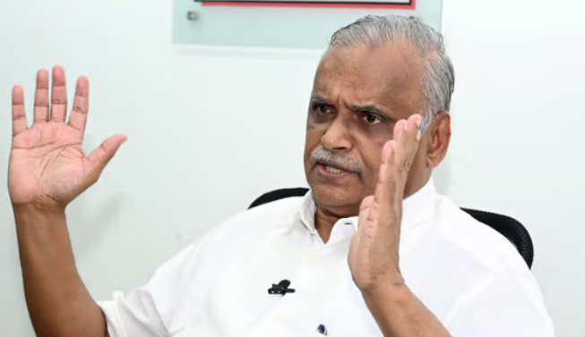 ‘സില്‍വര്‍ ലൈന്‍ ഇനി വരില്ല; അതിനുള്ള പണം എവിടെ? ഉദ്യോ​ഗസ്ഥർക്ക് ശമ്പളം കൊടുക്കാൻ കടം എടുക്കേണ്ട അവസ്ഥയാണ്’