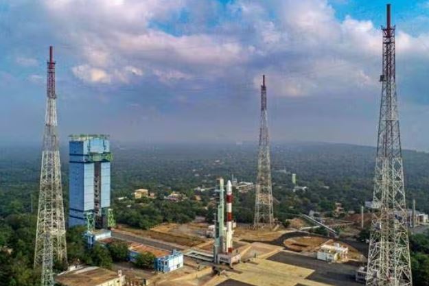 ചരിത്ര കുതിപ്പുമായി ഐഎസ്ആര്‍ഒ; എക്സ്പോസാറ്റ് വിക്ഷേപണം വിജയം