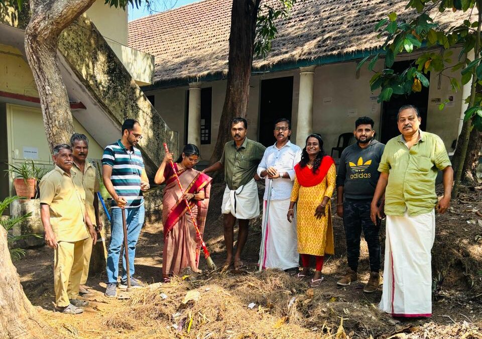 റിപ്പബ്ലിക് ദിനാഘോഷത്തിന്റ ഭാഗമായി ആറ്റിങ്ങൽ കോടതി പരിസരം ശുചീകരിച്ചു