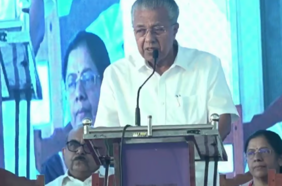 വിദേശത്തേയ്ക്ക് പോയ പ്രതിഭകളെ തിരിച്ചുകൊണ്ടുവരും, മിടുക്കരായ വിദ്യാര്‍ഥികള്‍ക്ക് രണ്ടര വര്‍ഷം കൊണ്ട് ഡിഗ്രി: മുഖ്യമന്ത്രി