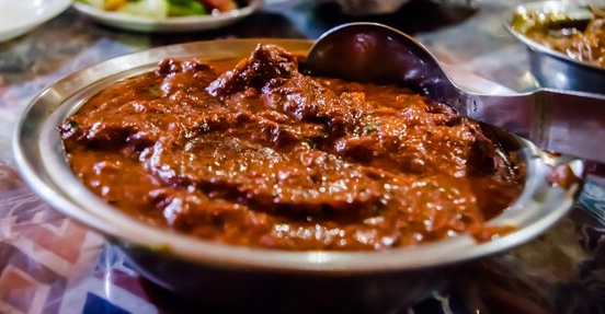 കറിയിൽ ഗ്രേവി കുറഞ്ഞതിന്റെ പേരിൽ ദമ്പതികൾക്ക് മർദ്ദനം; പിറവത്ത് 8 പേർ കസ്റ്റഡിയിൽ