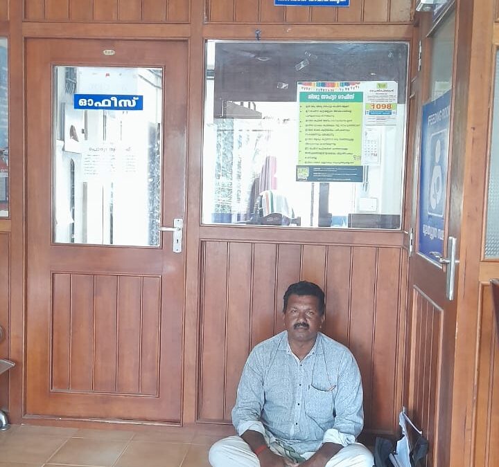വക്കം പഞ്ചായത്ത് ഓഫീസിൽ ഭരണപക്ഷ അംഗത്തിന്റെ പ്രതിഷേധ സമരം