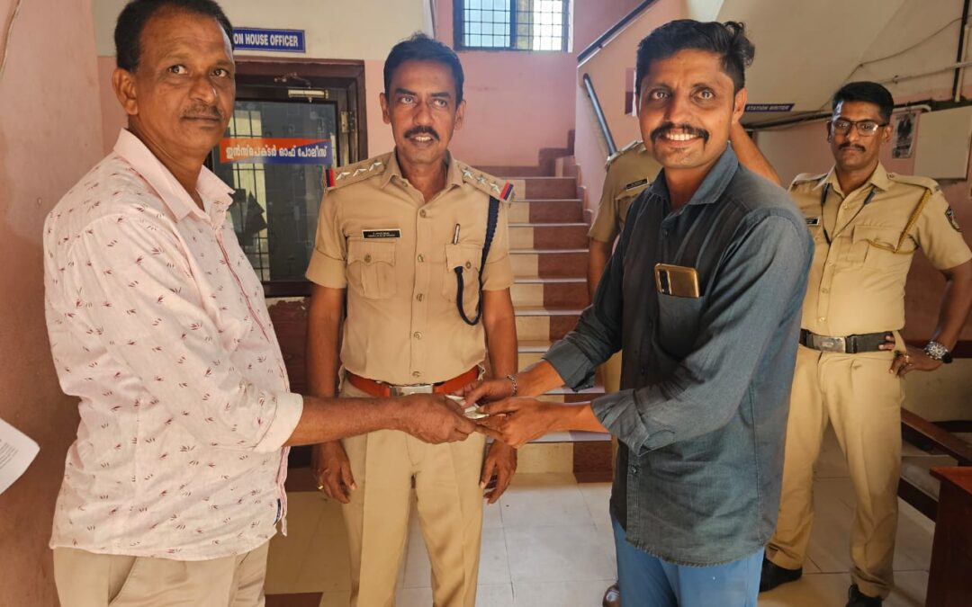 നഷ്ടപെട്ട പണം തിരികെ നൽകി മാതൃകയായി ചിറയിൻകീഴ് സ്വദേശി
