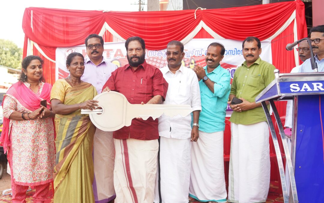 കെ എസ് ടി എ കുട്ടിക്കൊരു വീട് കൈമാറി