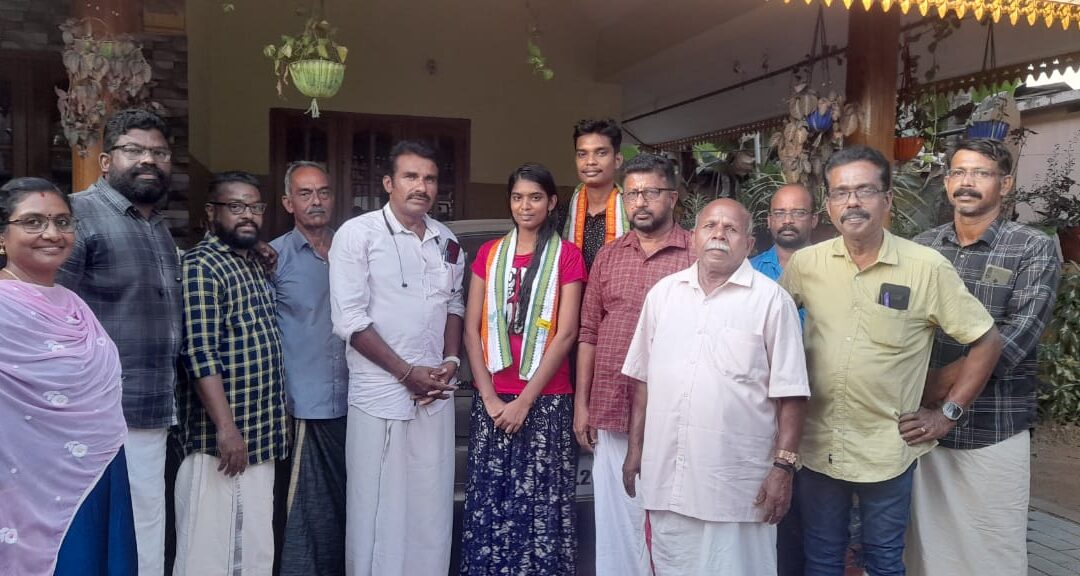 യൂണിവേഴ്സിറ്റി യൂണിയൻ കൗൺസിലർ ആയി തിരഞ്ഞെടുക്കപ്പെട്ട വർഷയ്ക്കു കോൺഗ്രസ് കമ്മിറ്റിയുടെ ആദരവ്